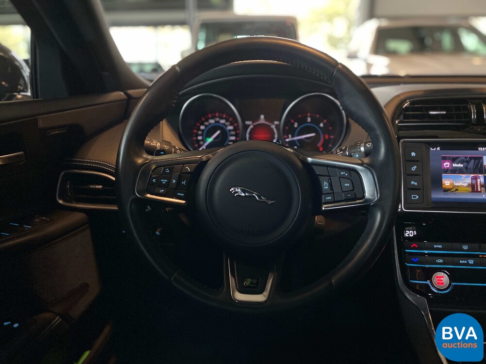 Jaguar XE2.0D R-Sport Portfolio 163pk 2018 -Org NL-, RP-369-X.