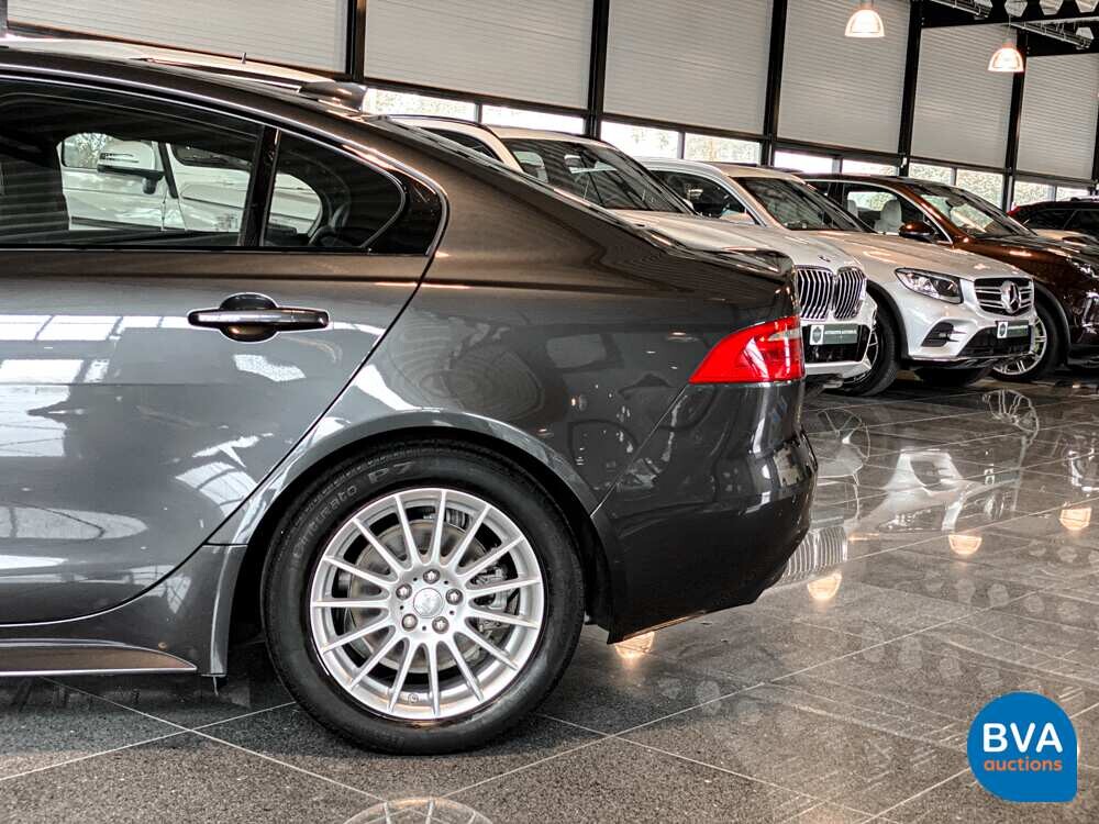 Jaguar XE2.0D R-Sport Portfolio 163pk 2018 -Org NL-, RP-369-X.