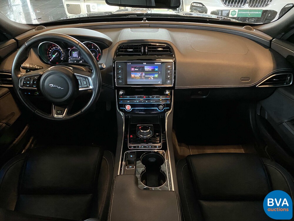 Jaguar XE2.0D R-Sport Portfolio 163pk 2018 -Org NL-, RP-369-X.