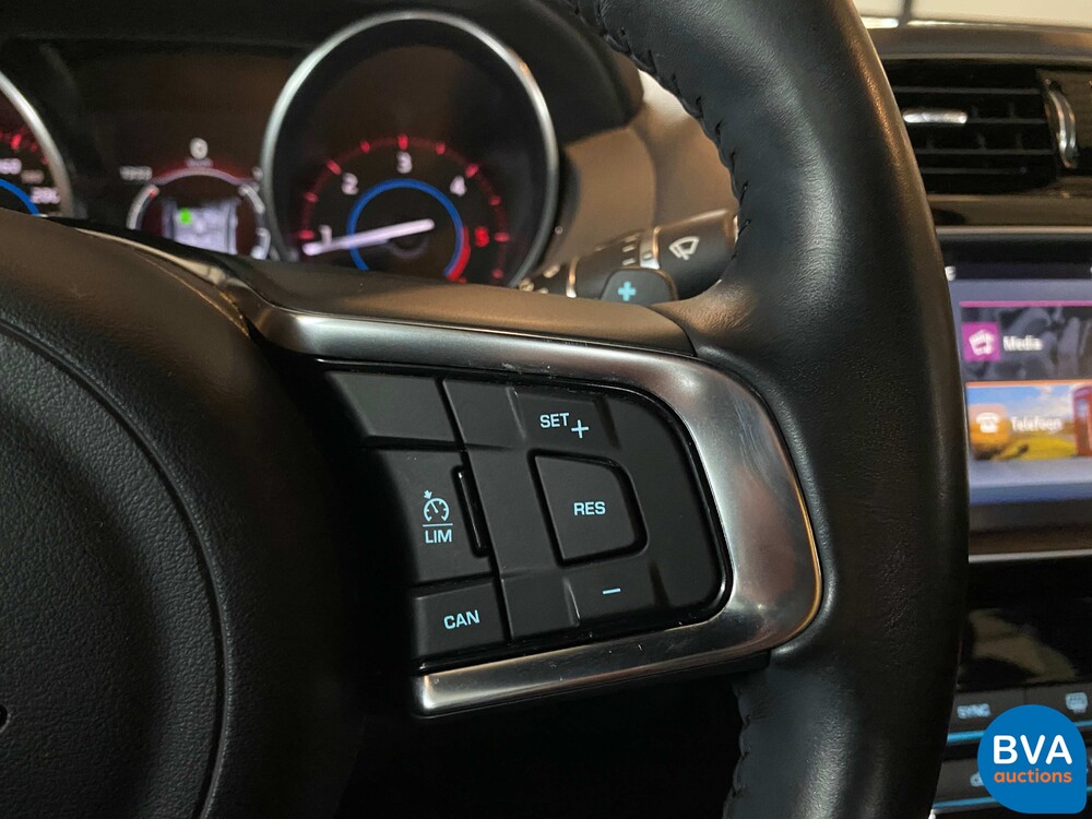 Jaguar XE2.0D R-Sport Portfolio 163pk 2018 -Org NL-, RP-369-X.