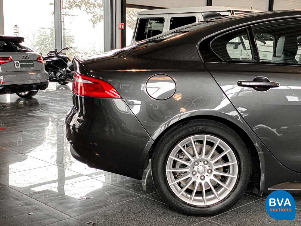 Jaguar XE2.0D R-Sport Portfolio 163pk 2018 -Org NL-, RP-369-X.