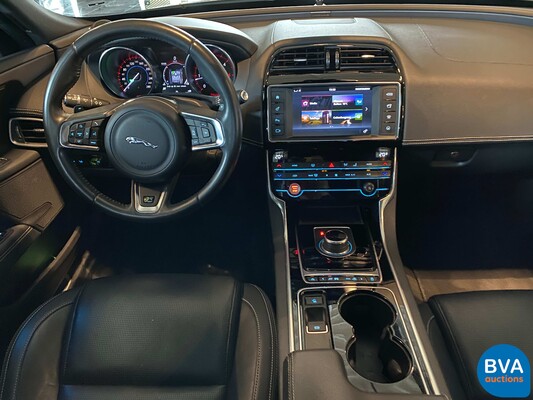 Jaguar XE2.0D R-Sport Portfolio 163pk 2018 -Org NL-, RP-369-X.