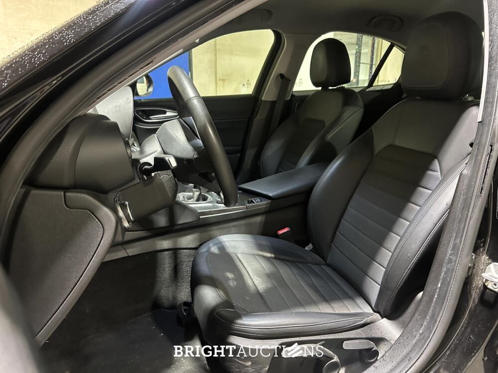 Alfa Romeo Giulia 2.2 Super 150pk 2018 (Origineel-NL), RN-969-G