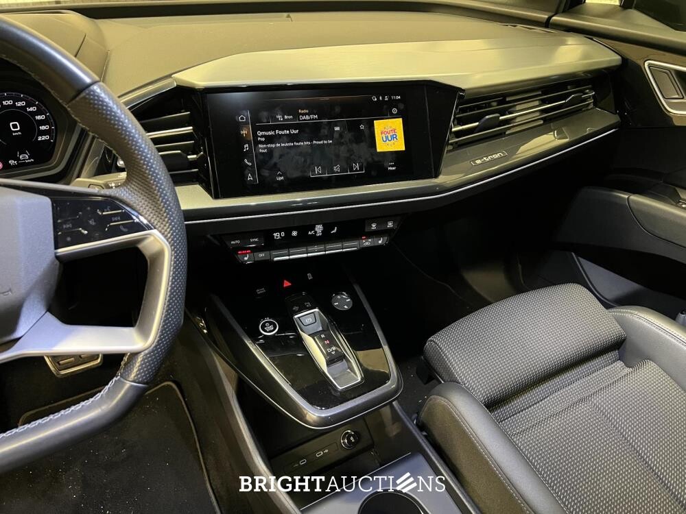 Audi Q4 Sportback e-tron 40 Launch edition S Competition 77 kWh 204pk 2021 (Origineel-NL), N-622-TH
