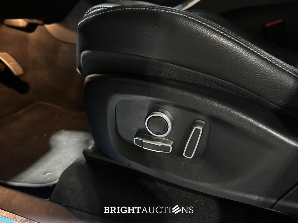 Jaguar F-PACE 2.0t AWD Portfolio 250pk 2019 (Origineel-NL), XH-556-V