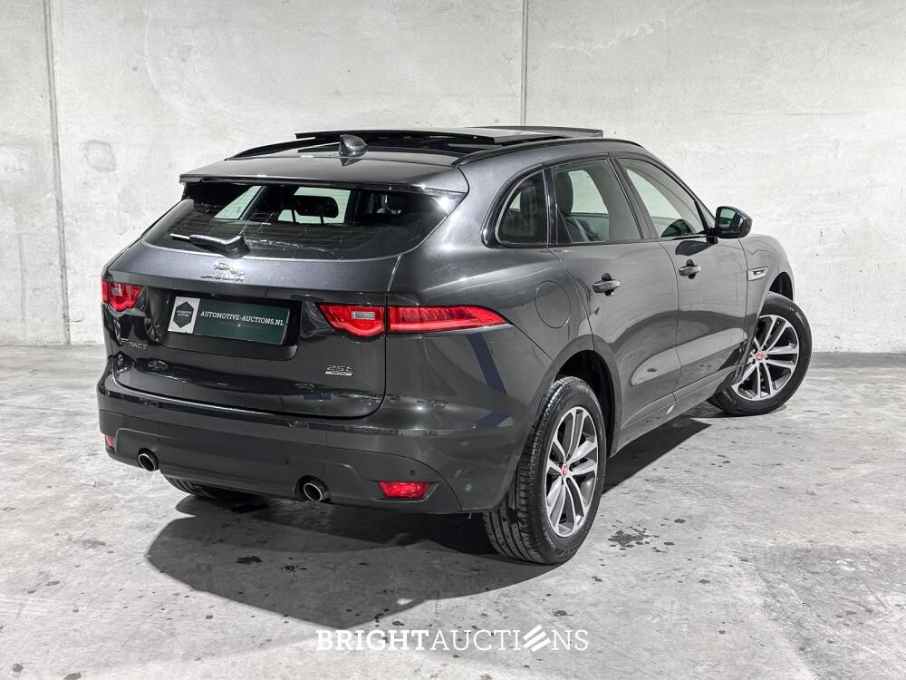 Jaguar F-PACE 2.0t AWD Portfolio 250pk 2019 (Origineel-NL), XH-556-V