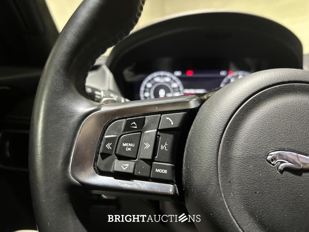 Jaguar F-PACE 2.0t AWD Portfolio 250pk 2019 (Origineel-NL), XH-556-V