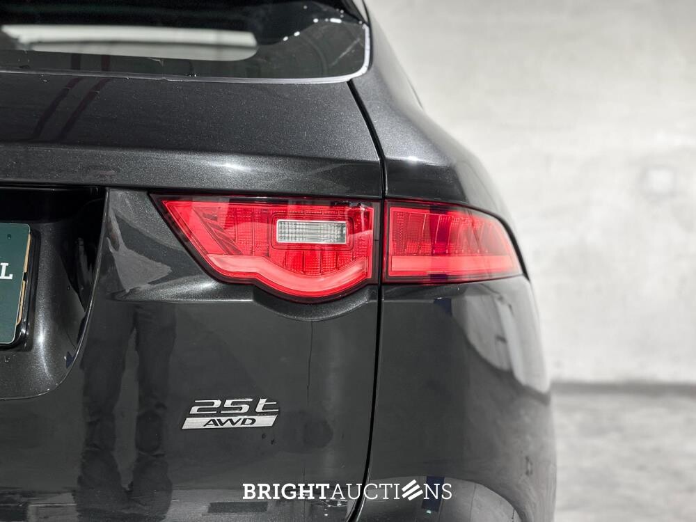 Jaguar F-PACE 2.0t AWD Portfolio 250pk 2019 (Origineel-NL), XH-556-V