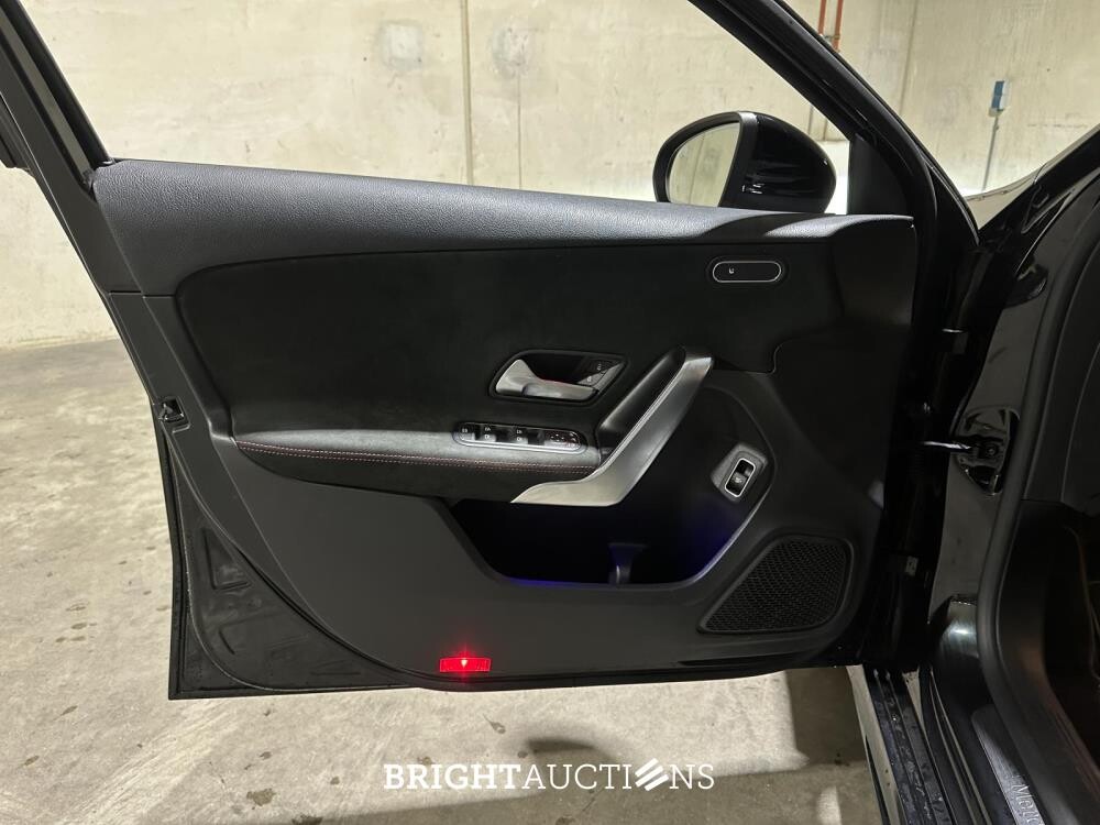 Mercedes-Benz A180 Limousine Premium Plus 136pk 2020, R-276-VV