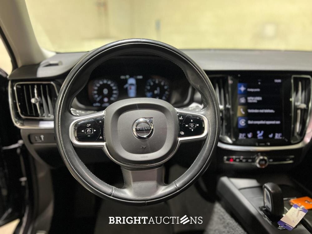 Volvo V60 2.0 B3 Momentum 163pk 2021 (Origineel-NL), K-658-LG