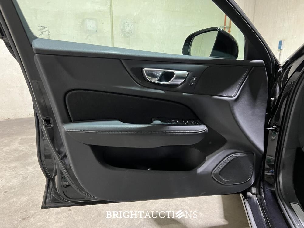 Volvo V60 2.0 B3 Momentum 163pk 2021 (Origineel-NL), K-658-LG