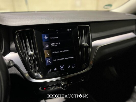 Volvo V60 2.0 B3 Momentum 163pk 2021 (Origineel-NL) K-658-LG