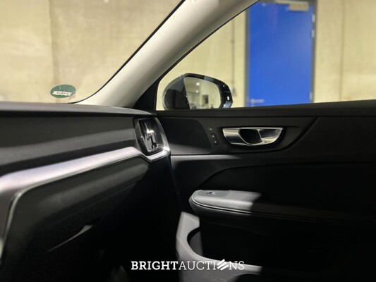 Volvo V60 2.0 B3 Momentum 163pk 2021 (Origineel-NL) K-658-LG
