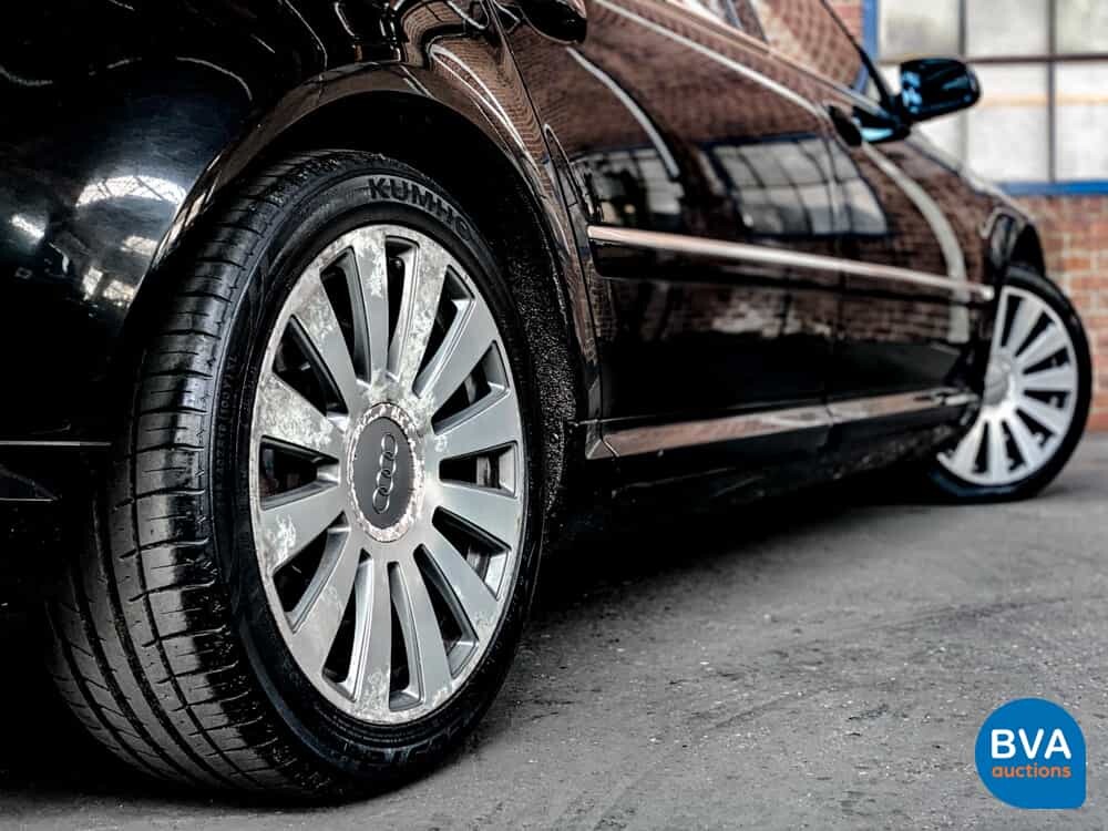 Audi A8 Lang 6.0 W12 Quattro Pro line 450pk 2004, 69-RD-NX
