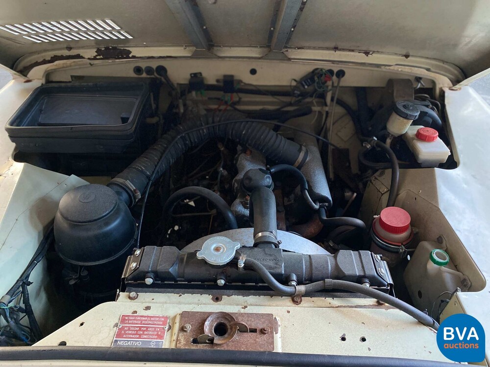 Land Rover Defender Tipper Santana 110hp 1985.