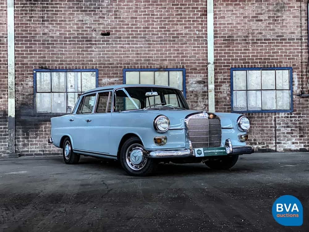 Mercedes-Benz 230 W110 Sedan 120pk 1966, DE-24-94