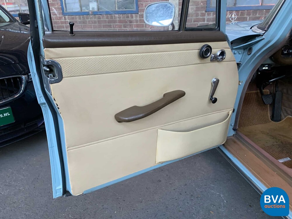 Mercedes-Benz 230 W110 Sedan 120pk 1966, DE-24-94