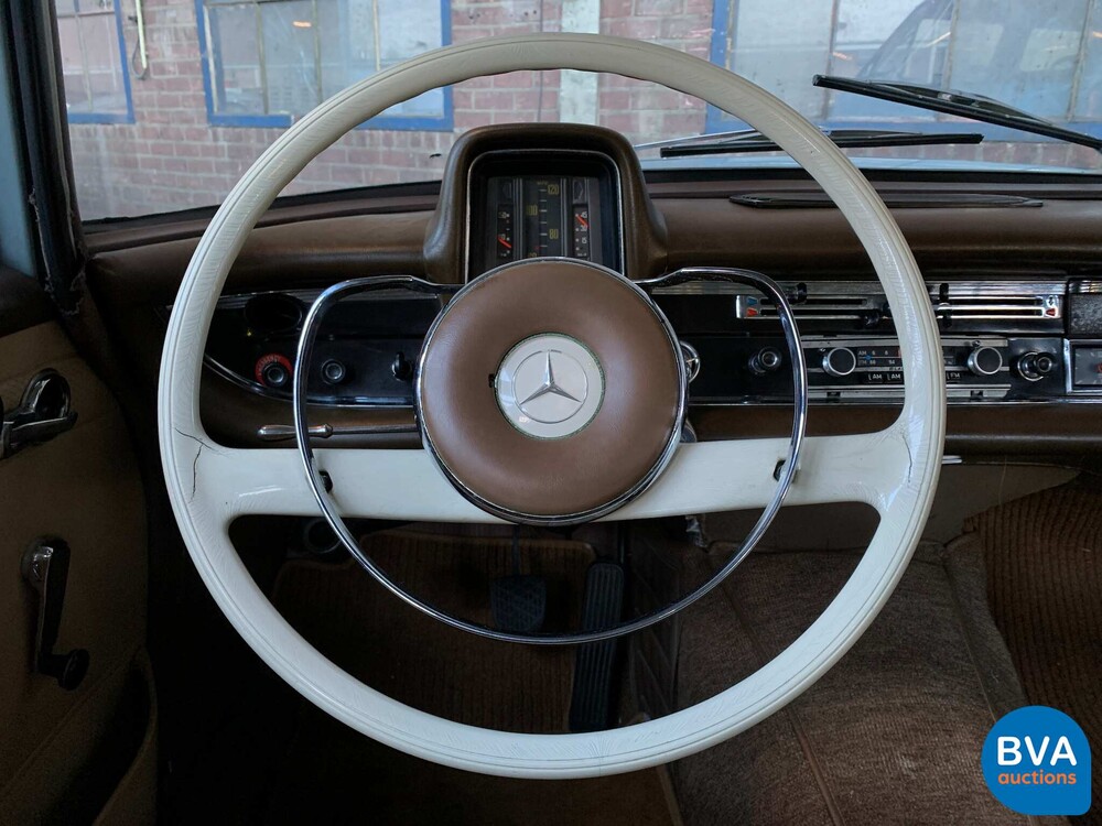 Mercedes-Benz 230 W110 Sedan 120pk 1966, DE-24-94