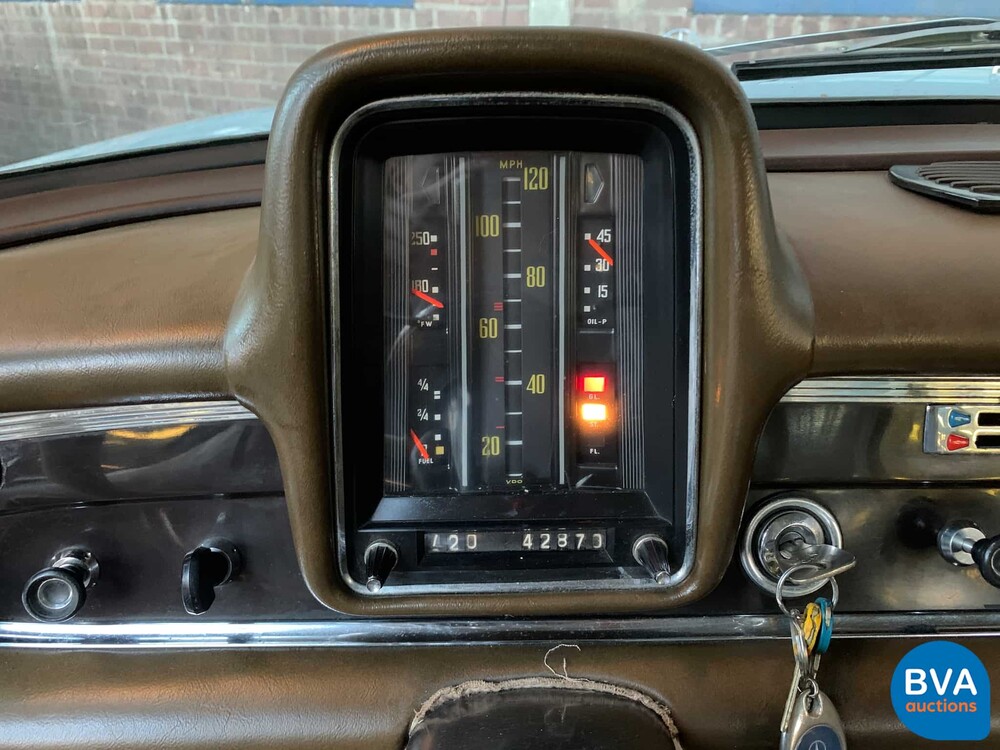 Mercedes-Benz 230 W110 Sedan 120pk 1966, DE-24-94