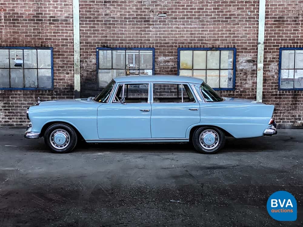 Mercedes-Benz 230 W110 Sedan 120pk 1966, DE-24-94