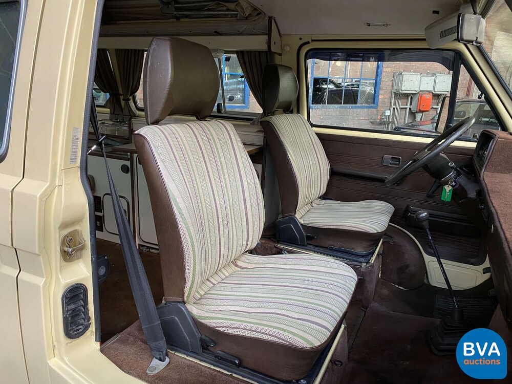 Volkswagen T3 Westfalia Camper Transporter 1982, J-680-JT