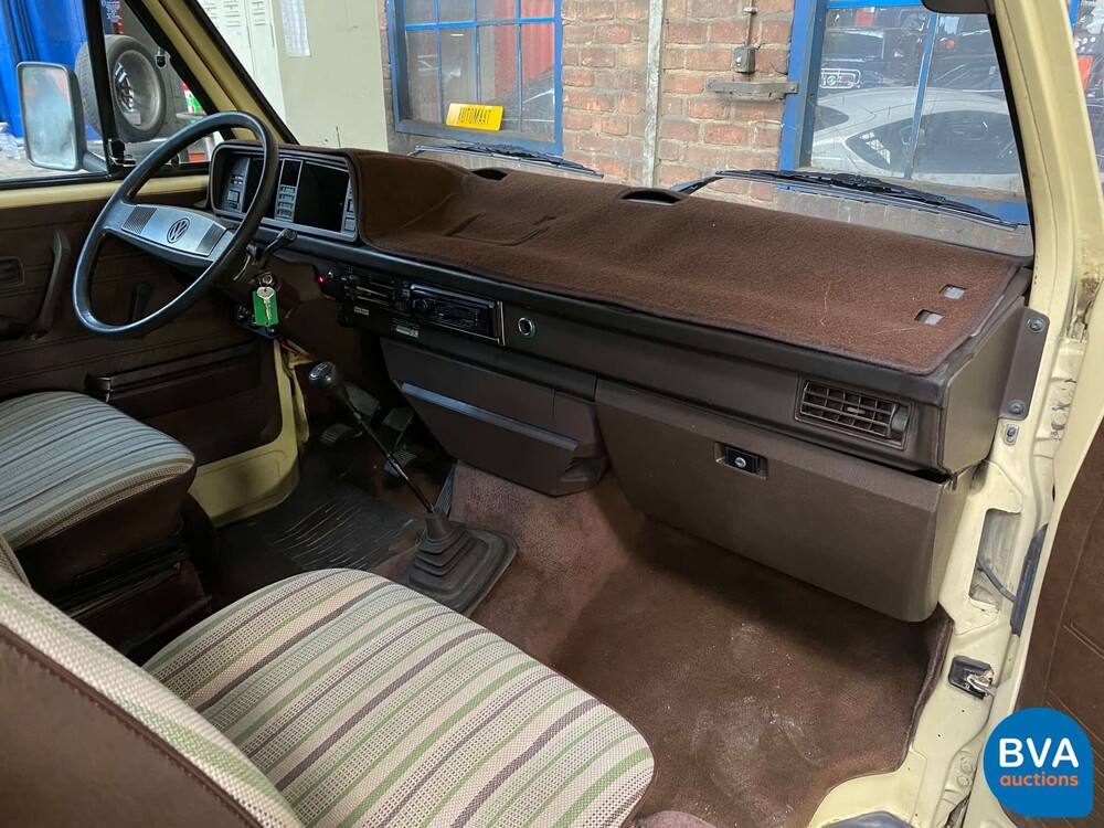 Volkswagen T3 Westfalia Camper Transporter 1982, J-680-JT