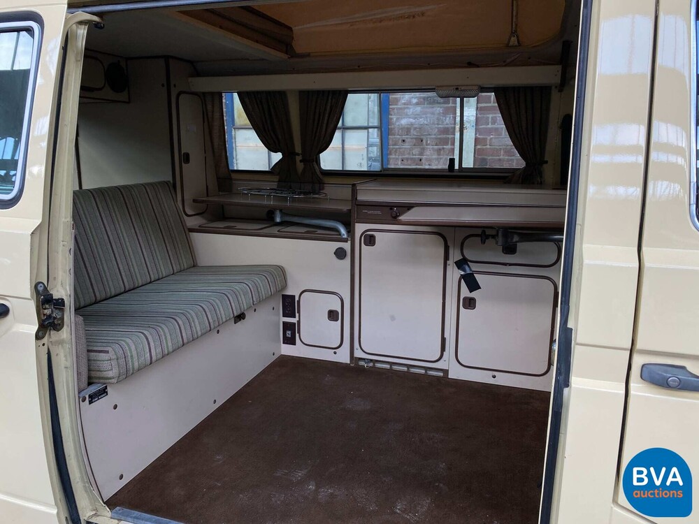 Volkswagen T3 Westfalia Camper Transporter 1982, J-680-JT