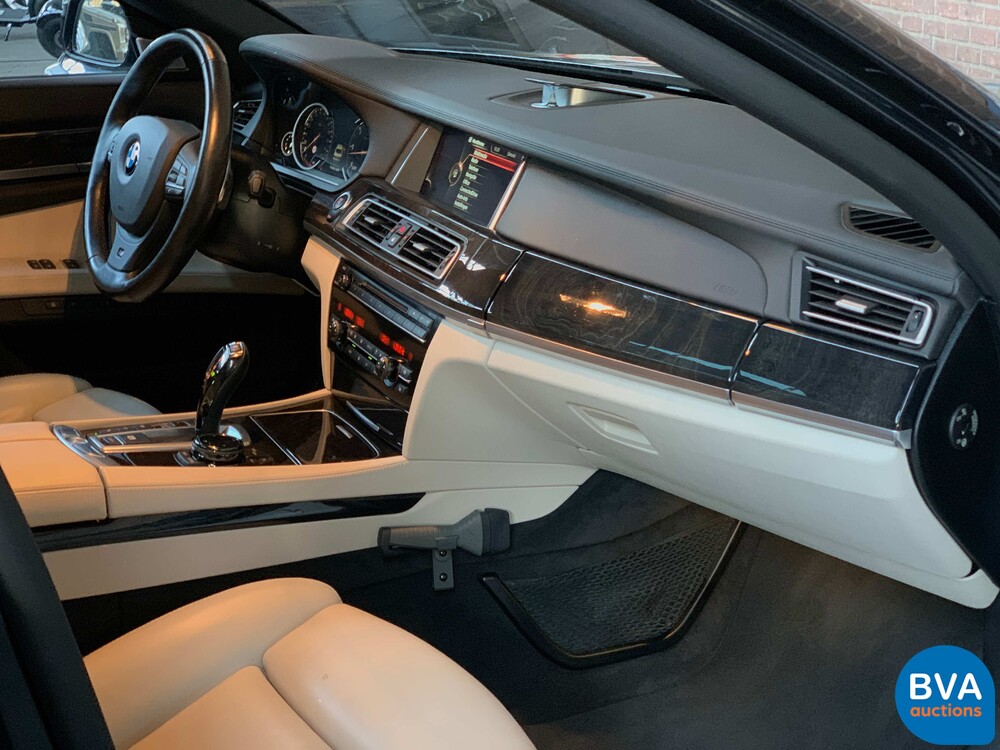 BMW 750d xDrive M-Sport Shadowline 7er 381PS 2015 -Org. NL-, GZ-666-K.