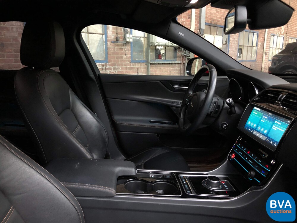 Jaguar XE 25t 241hp Portfolio R-Sport 2016, XJ-055-X.