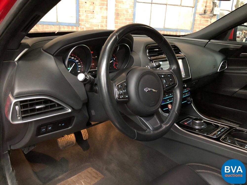 Jaguar XE 25t 241hp Portfolio R-Sport 2016, XJ-055-X.