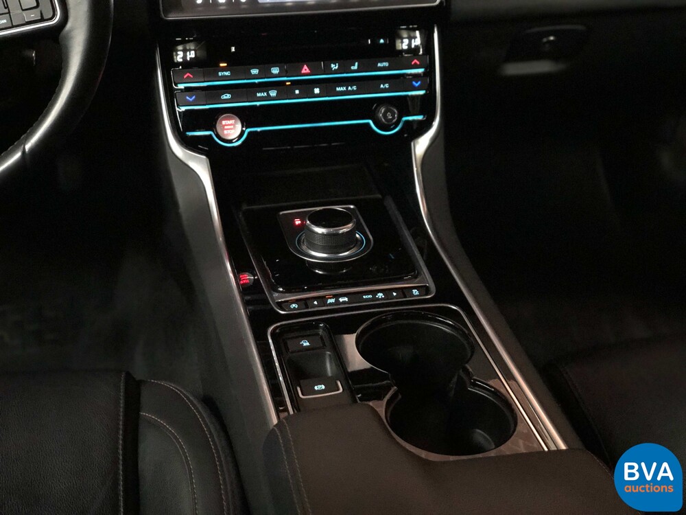 Jaguar XE 25t 241hp Portfolio R-Sport 2016, XJ-055-X.