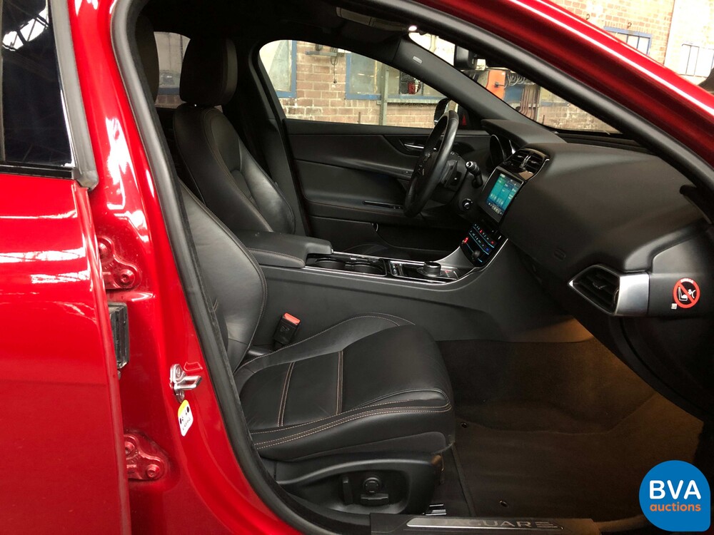 Jaguar XE 25t 241hp Portfolio R-Sport 2016, XJ-055-X.