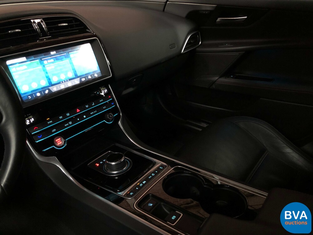 Jaguar XE 25t 241hp Portfolio R-Sport 2016, XJ-055-X.