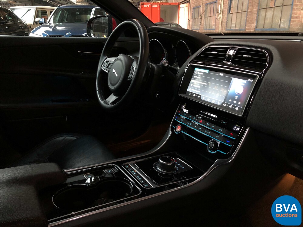 Jaguar XE 25t 241hp Portfolio R-Sport 2016, XJ-055-X.