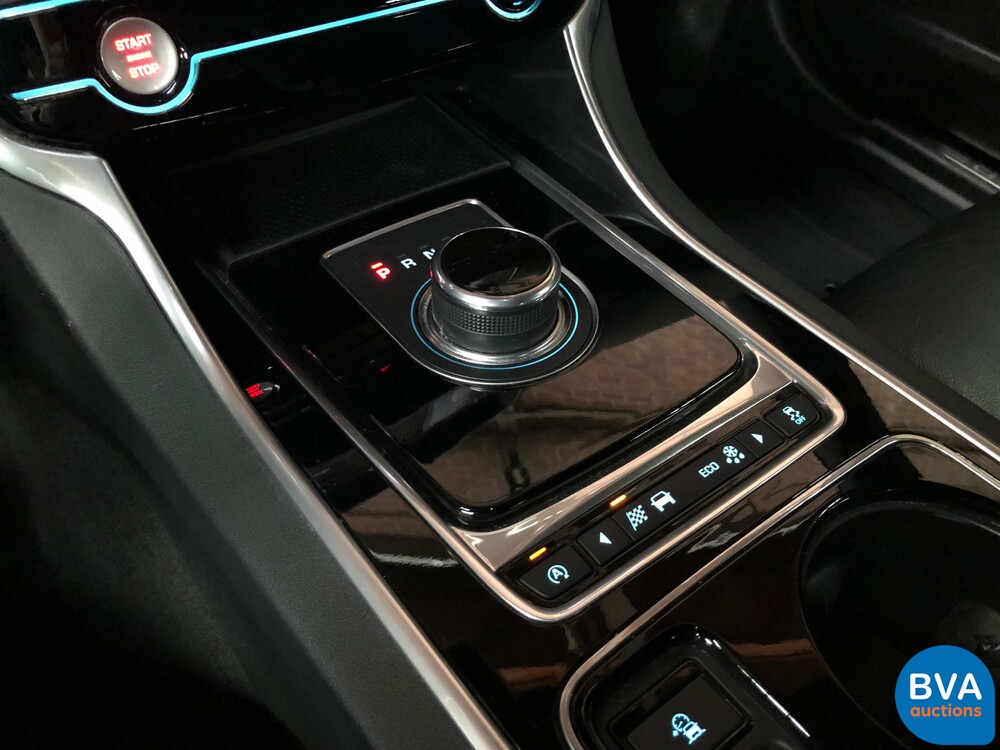 Jaguar XE 25t 241hp Portfolio R-Sport 2016, XJ-055-X.