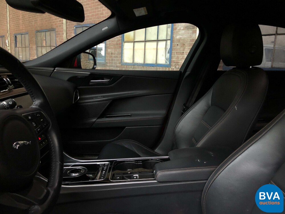 Jaguar XE 25t 241hp Portfolio R-Sport 2016, XJ-055-X.
