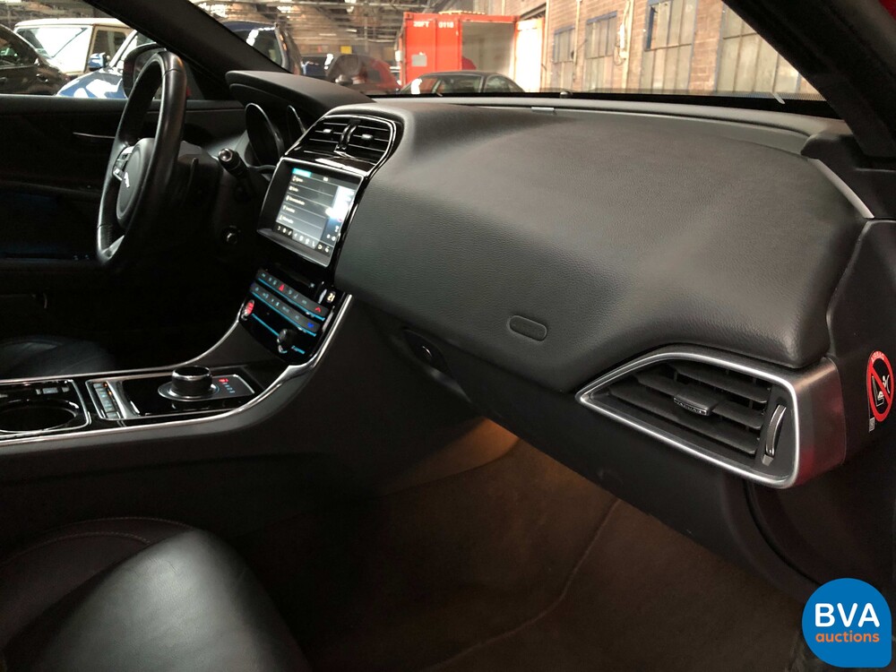 Jaguar XE 25t 241hp Portfolio R-Sport 2016, XJ-055-X.