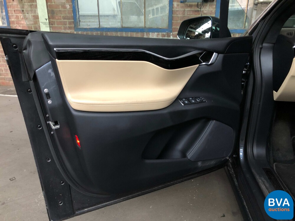 Tesla Model X 90D Autopilot 7-Personen 2016 428PK, KH-717-D.