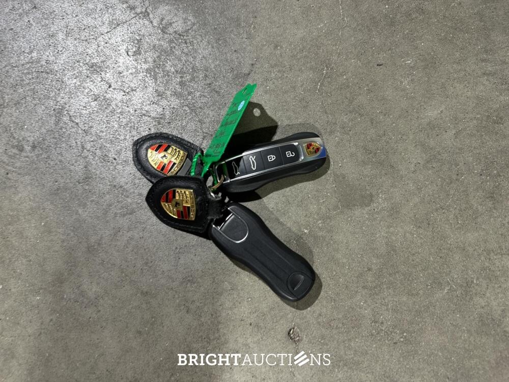 Porsche Taycan Sport Turismo 79 kWh (Sport Chrono) 326pk 2022 (Origineel-NL), P-959-PG - 033-K0X