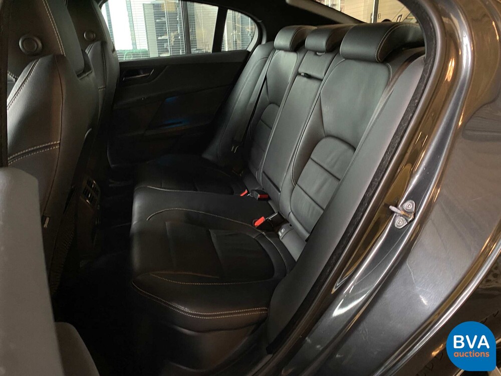 Jaguar XE 2.0D R-Sport Portfolio 163pk 2018 -Org NL-, RP-369-X