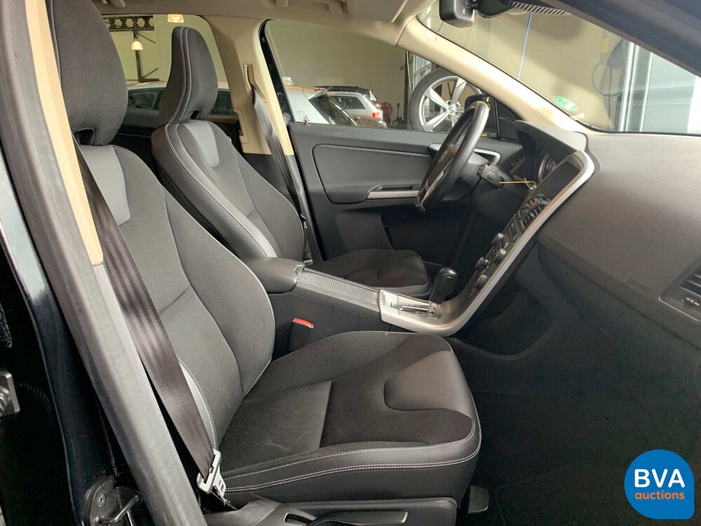 Volvo XC60 2.0 T5 Momentum 241pk 2011 -Org NL-, 81-PZG-6