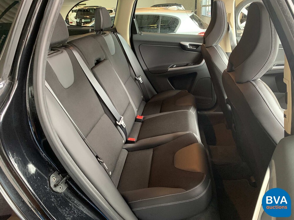 Volvo XC60 2.0 T5 Momentum 241pk 2011 -Org NL-, 81-PZG-6