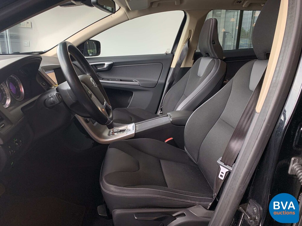 Volvo XC60 2.0 T5 Momentum 241pk 2011 -Org NL-, 81-PZG-6