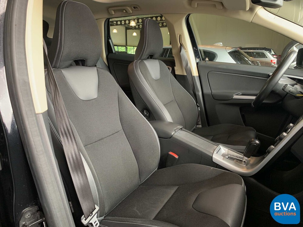 Volvo XC60 2.0 T5 Momentum 241pk 2011 -Org NL-, 81-PZG-6