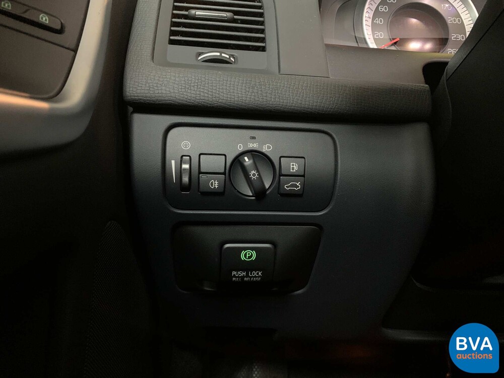 Volvo XC60 2.0 T5 Momentum 241pk 2011 -Org NL-, 81-PZG-6