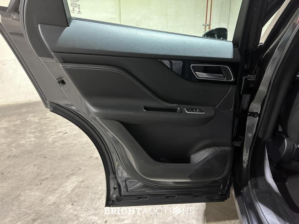 Jaguar F-PACE 2.0t AWD Portfolio 250pk 2019 (Origineel-NL), XH-556-V