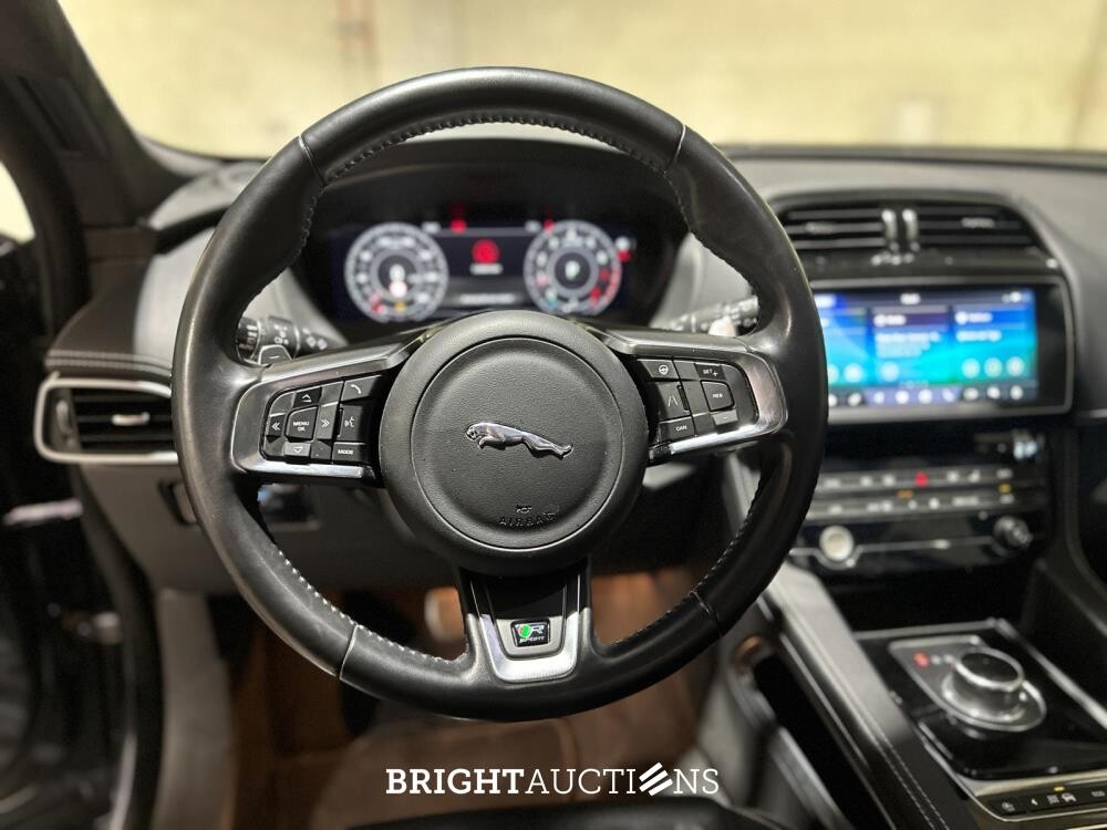 Jaguar F-PACE 2.0t AWD Portfolio 250pk 2019 (Origineel-NL), XH-556-V