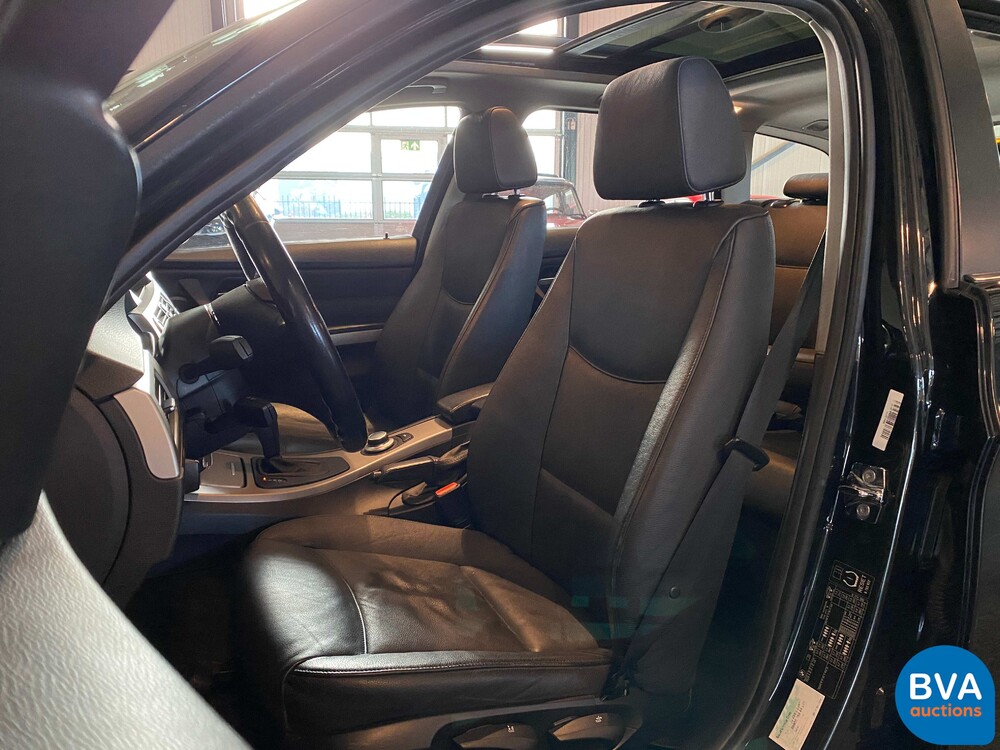 BMW 320i Executive 3-serie Touring 170pk 2008, 39-JFR-9