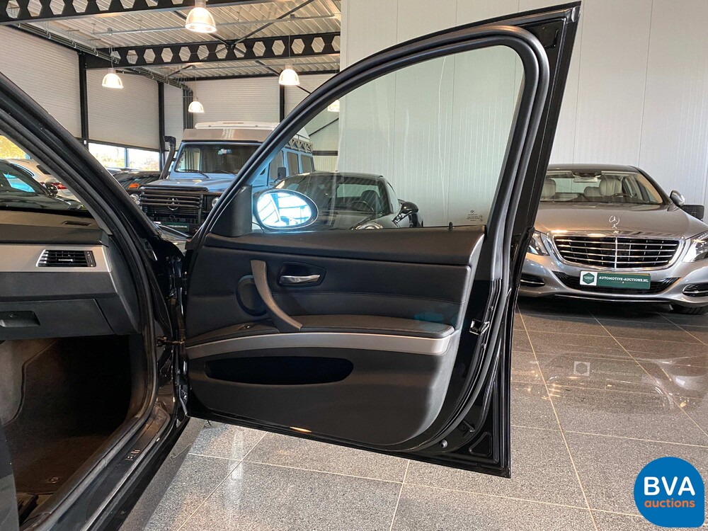 BMW 320i Executive 3-serie Touring 170pk 2008, 39-JFR-9