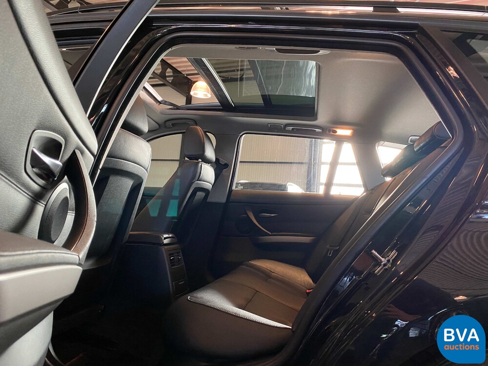 BMW 320i Executive 3-serie Touring 170pk 2008, 39-JFR-9